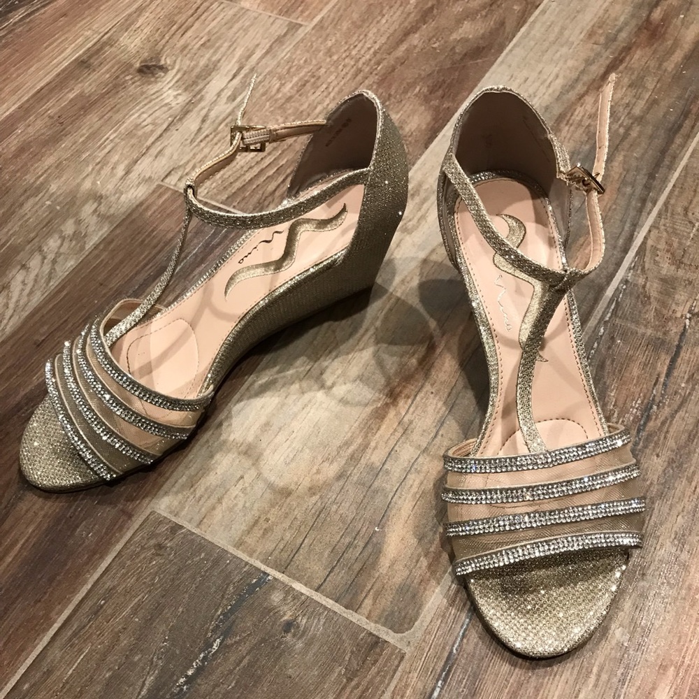 Champagne sparkly wedges!